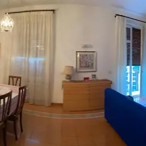 Toledo 355 , Napoli Italia